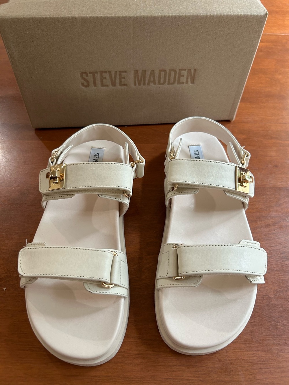 NWT Steve Madden Leather Sandals. Size 9.5